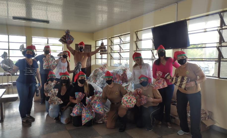 Natal Itinerante da Polícia Militar distribui mais de 4,5 mil brinquedos em bairros carentes de Curitiba