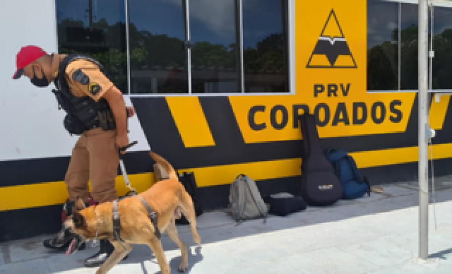 No Posto Rodoviário de Coroados, no Litoral do estado, BPRv encaminha adolescente e apreende porção de maconha