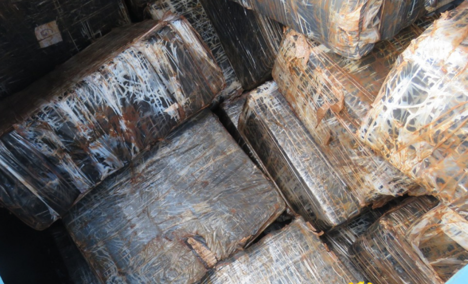 Batalhão Rodoviário faz maior apreensão de maconha no ano em Santa Helena; 4,6 toneladas de droga estavam em caminhão