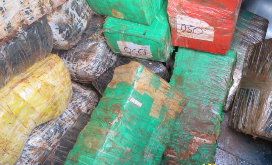 Batalhão Rodoviário faz maior apreensão de maconha no ano em Santa Helena; 4,6 toneladas de droga estavam em caminhão