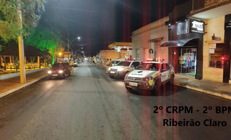 Batalhão do Norte Pioneiro apreende drogas e materiais utilizados para o tráfico de drogas na cidade em Jacarezinho