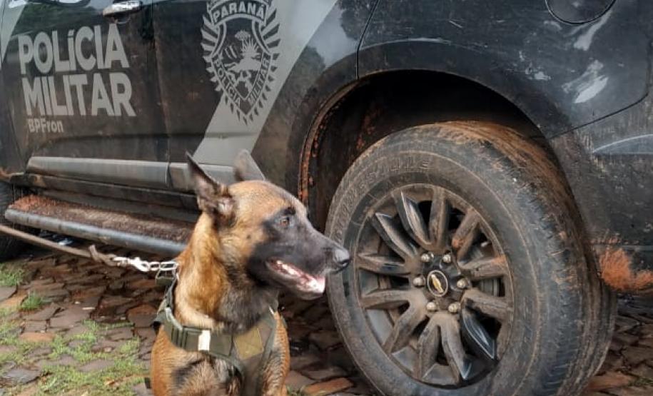 Ação conjunta da PM e Polícia Civil pela Operação Sinergia resulta em dinheiro, carro e crack apreendidos em Santo Antônio do Sudoeste