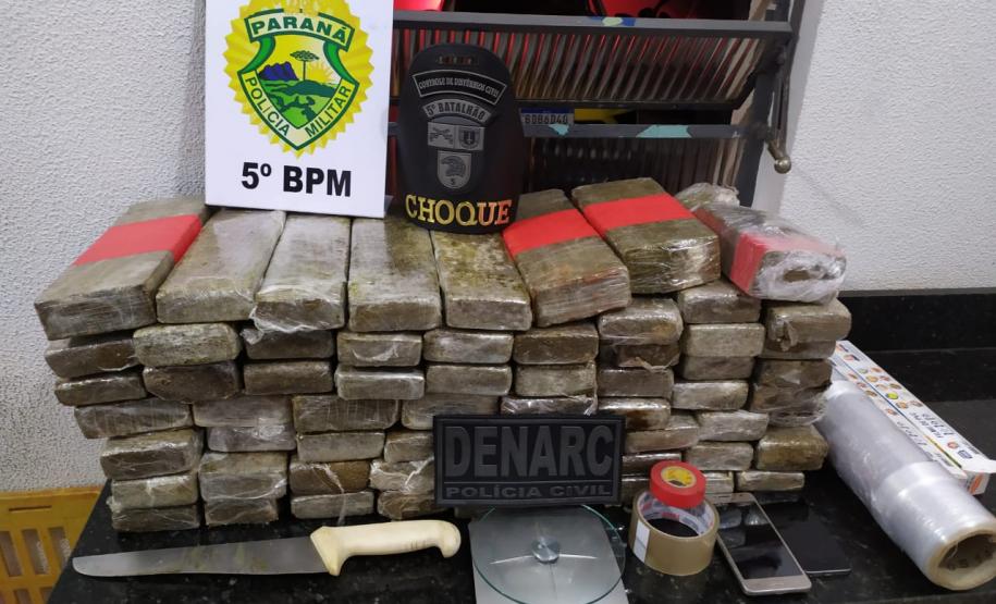 No Norte do estado, Pelotão de Choque apreende tabletes de maconha encaminha casal durante a Operação Sinergia