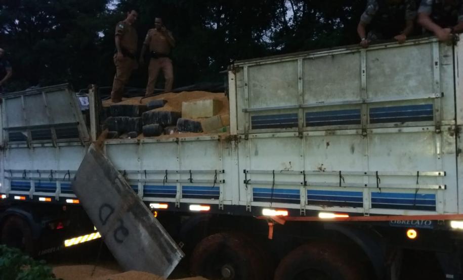 Carreta com mais de cinco toneladas de maconha é apreendida pela PM em Campo Bonito durante a Operação Sinergia