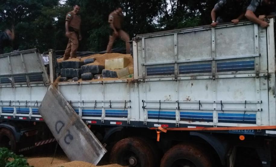 Carreta com mais de cinco toneladas de maconha é apreendida pela PM em Campo Bonito durante a Operação Sinergia
