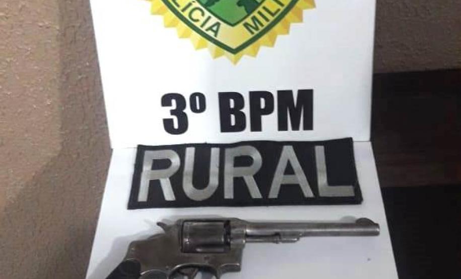 PM apreende duas armas de fogo e recupera uma televisão no Sudoeste do estado