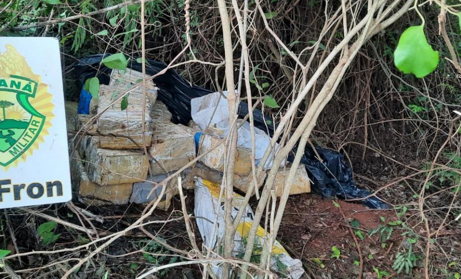 Operações com Cães do BPFron apreende mais de 2,5 toneladas de maconha em Santa Helena (PR)