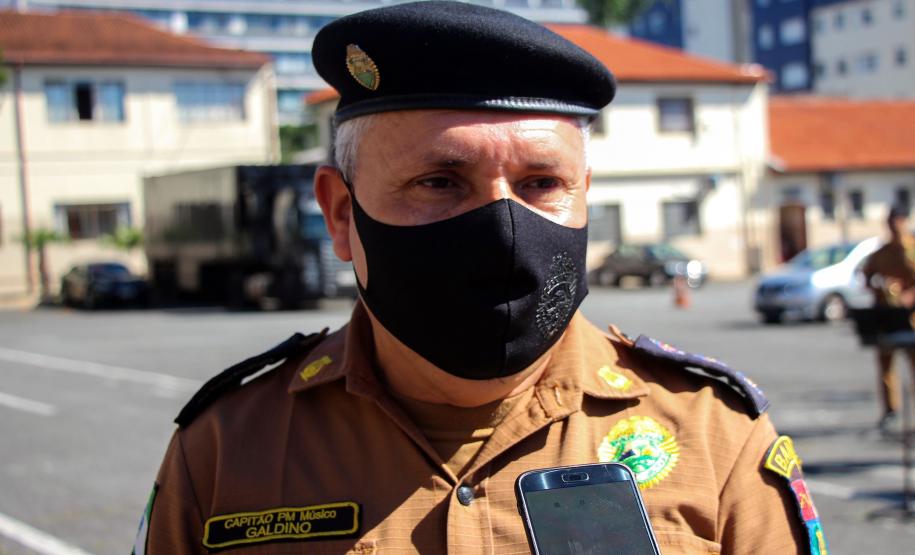 Banda de Música da PMPR faz apresentação para policiais que trabalham no administrativo no Quartel do Comando-Geral