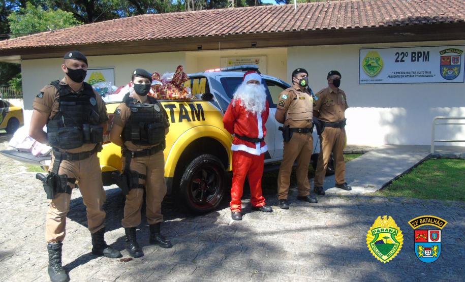 Batalhão da PM de Colombo, na RMC, entrega cerca de mil brinquedos durante ação de Natal