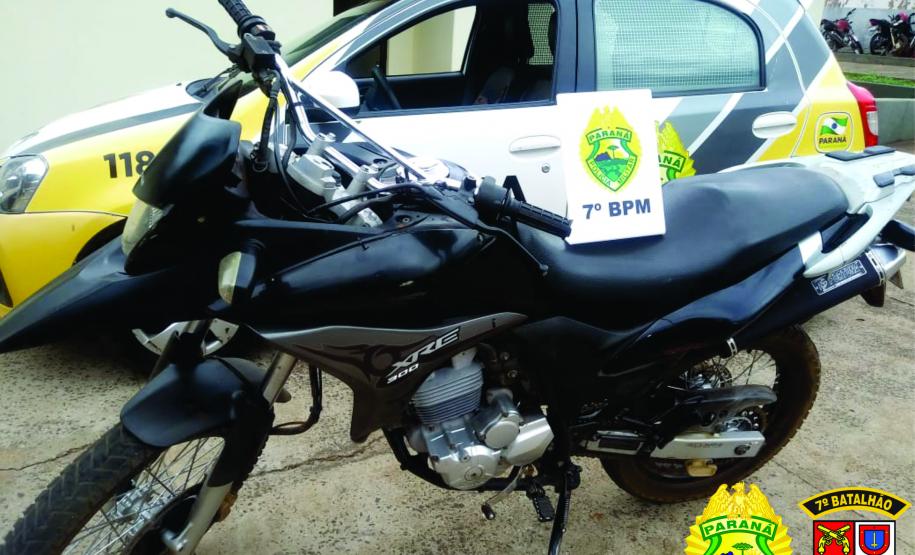 Moto roubada e crack são apreendidos pela PM no Noroeste do estado