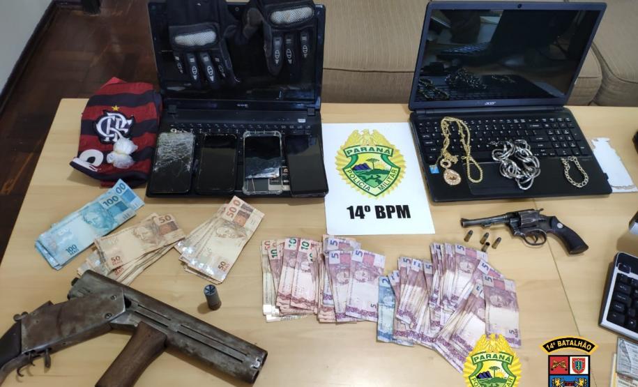 No Oeste do estado, PM apreende mais de 600 quilos de maconha e cinco pessoas acabam presas em situações distintas