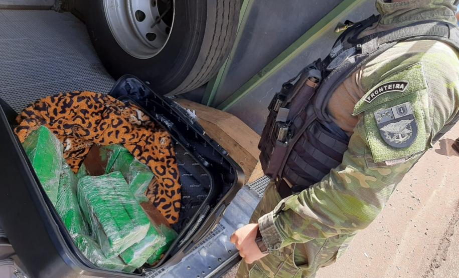 Homem que levaria quase 20 quilos de maconha para Cascavel é preso pelo BPFron em Foz do Iguaçu