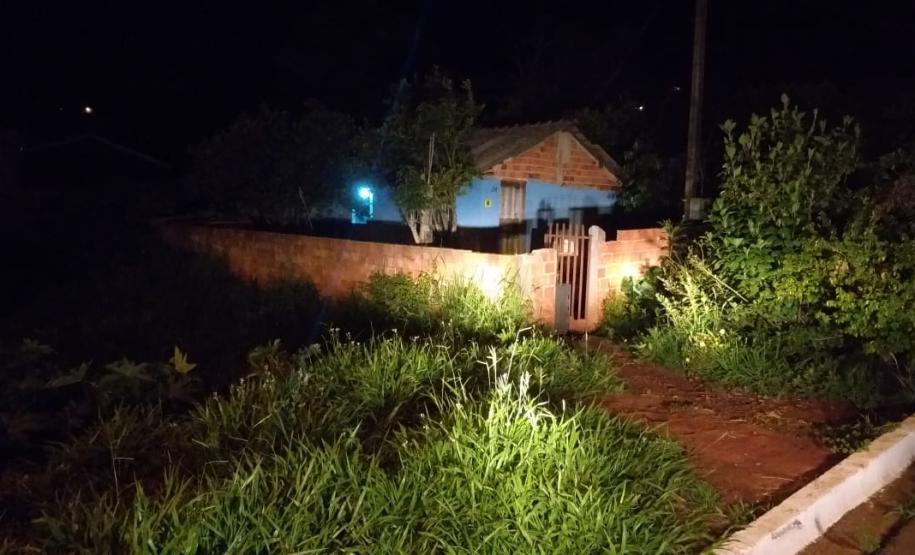 Policiais militares apagam foco de incêndio e salvam vida de homem que estava desacordado dentro da casa no Norte do estado