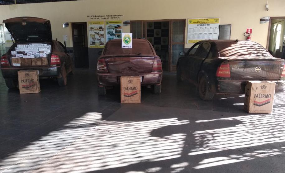 BPFron apreende quatro veículos carregados com quatro mil pacotes de cigarros contrabandeados em Guaíra (PR)