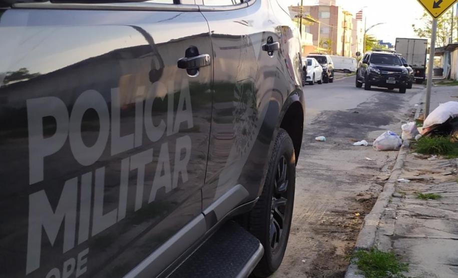 PM encaminha 14 pessoas e apreende drogas e uma arma de fogo durante operação no Litoral do estado