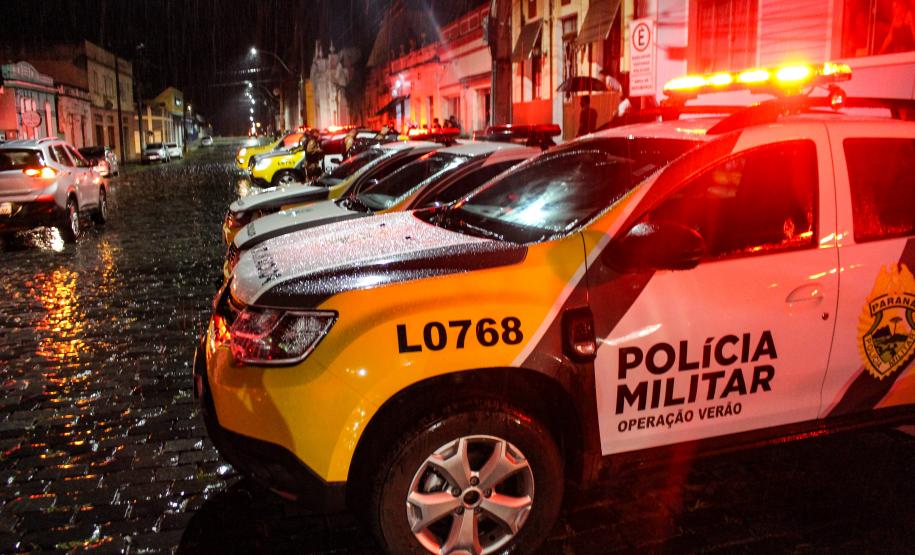 Mais de 250 pessoas são abordadas e duas acabam presas durante operação da PM em Morretes e Antonina