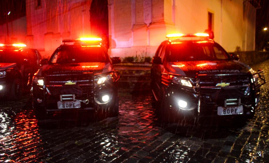 Mais de 250 pessoas são abordadas e duas acabam presas durante operação da PM em Morretes e Antonina