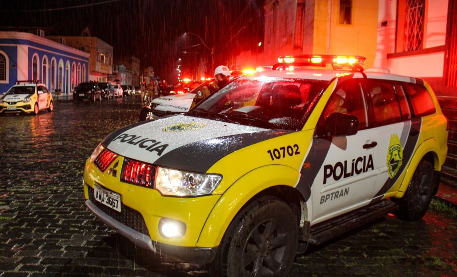 Mais de 250 pessoas são abordadas e duas acabam presas durante operação da PM em Morretes e Antonina