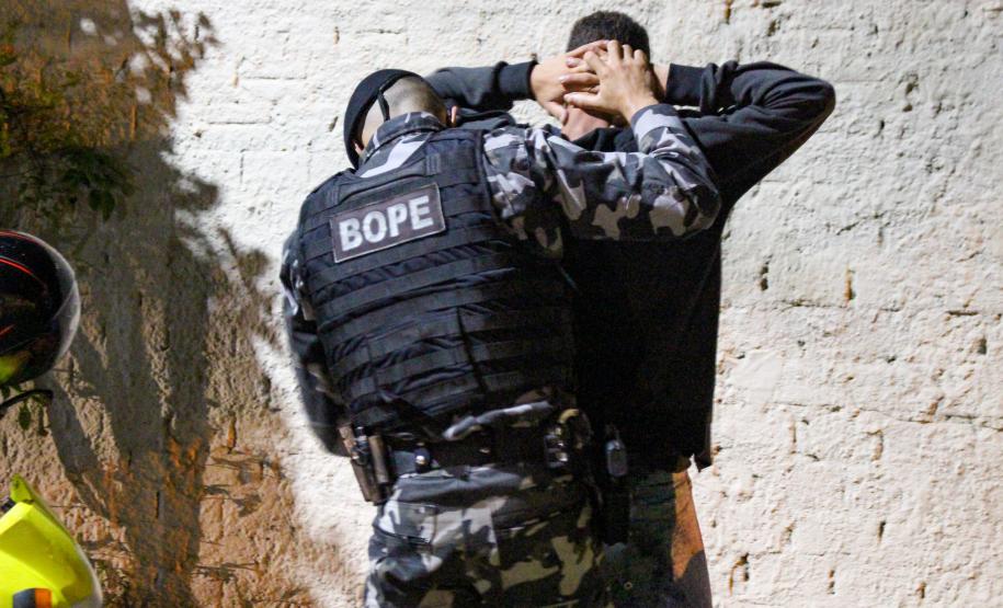 Mais de 250 pessoas são abordadas e duas acabam presas durante operação da PM em Morretes e Antonina