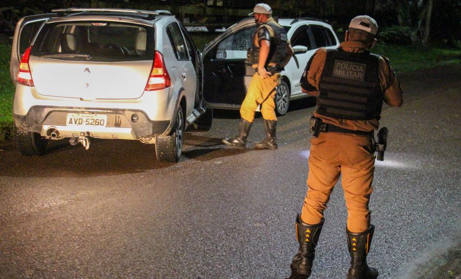 Mais de 250 pessoas são abordadas e duas acabam presas durante operação da PM em Morretes e Antonina