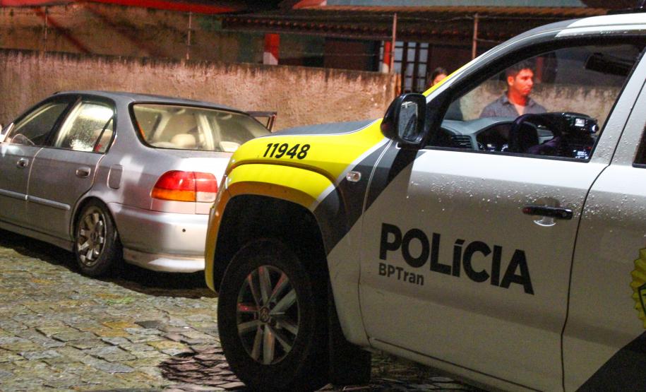 Mais de 250 pessoas são abordadas e duas acabam presas durante operação da PM em Morretes e Antonina