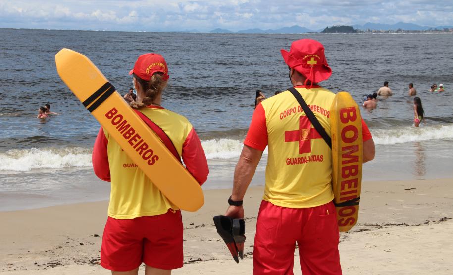 Orientação dos guarda-vidas e conscientização do cidadão fazem diminuir número de salvamentos no litoral na primeira quinzena do verão
