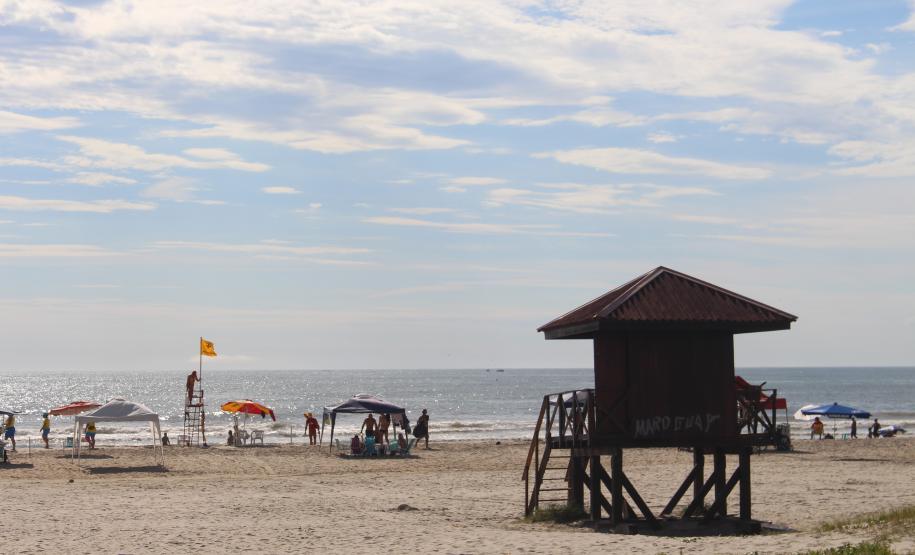 Orientação dos guarda-vidas e conscientização do cidadão fazem diminuir número de salvamentos no litoral na primeira quinzena do verão