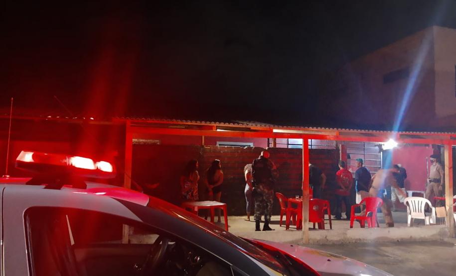 PM desencadeia Operação Lobo Bravo no Centro-Sul do estado, aborda 110 estabelecimentos comerciais, fecha seis e apreende duas armas de fogo