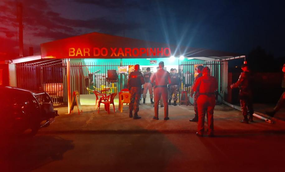 PM desencadeia Operação Lobo Bravo no Centro-Sul do estado, aborda 110 estabelecimentos comerciais, fecha seis e apreende duas armas de fogo