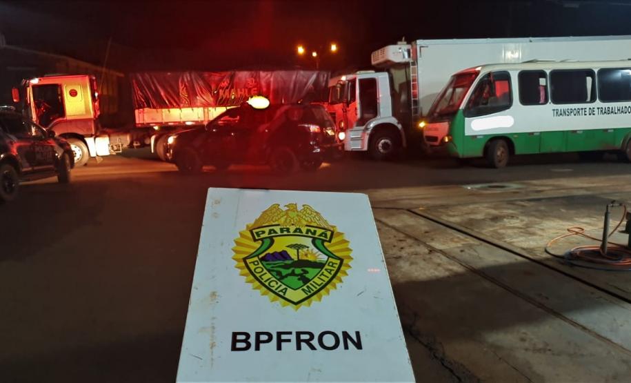 Suspeitos fogem ao verem viatura do BPFron e abandonam 724 caixas de cigarros em Entre Rios do Oeste
