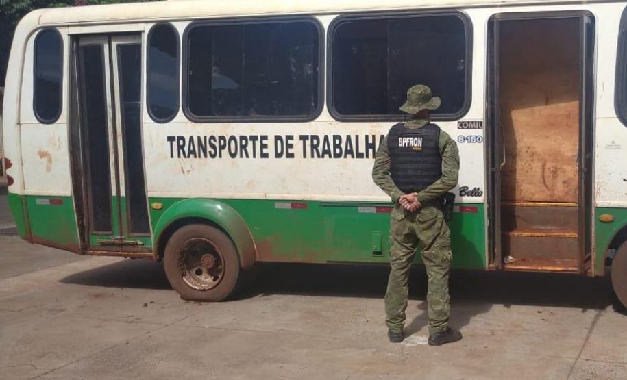 Suspeitos fogem ao verem viatura do BPFron e abandonam 724 caixas de cigarros em Entre Rios do Oeste