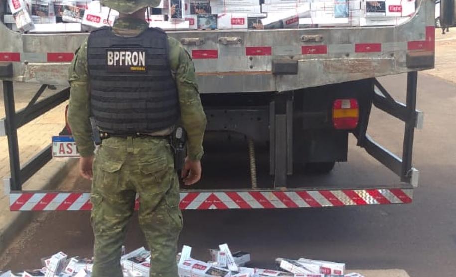 Suspeitos fogem ao verem viatura do BPFron e abandonam 724 caixas de cigarros em Entre Rios do Oeste