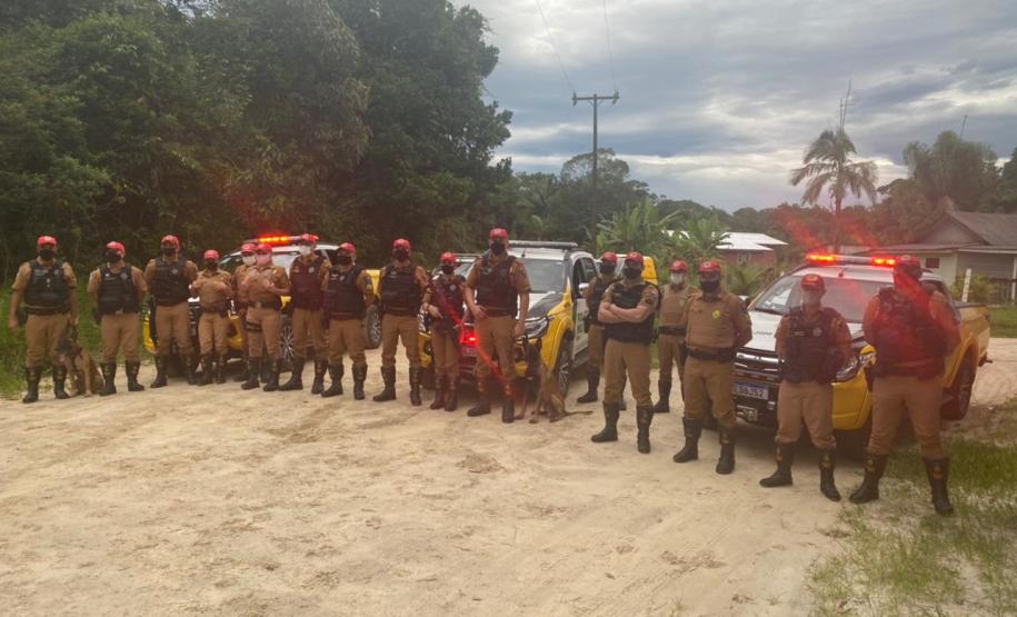 Ao cumprir Mandado Judicial, Polícia Rodoviária encaminha homem e apreende crack em Guaratuba, no Litoral do Paraná