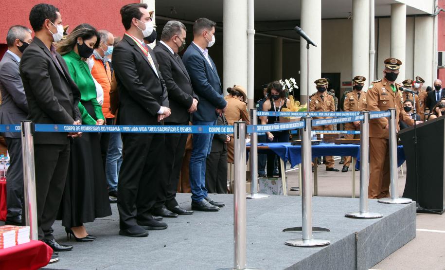 Governador participa de troca de Comando do Corpo de Bombeiro e entrega novas viaturas em Curitiba