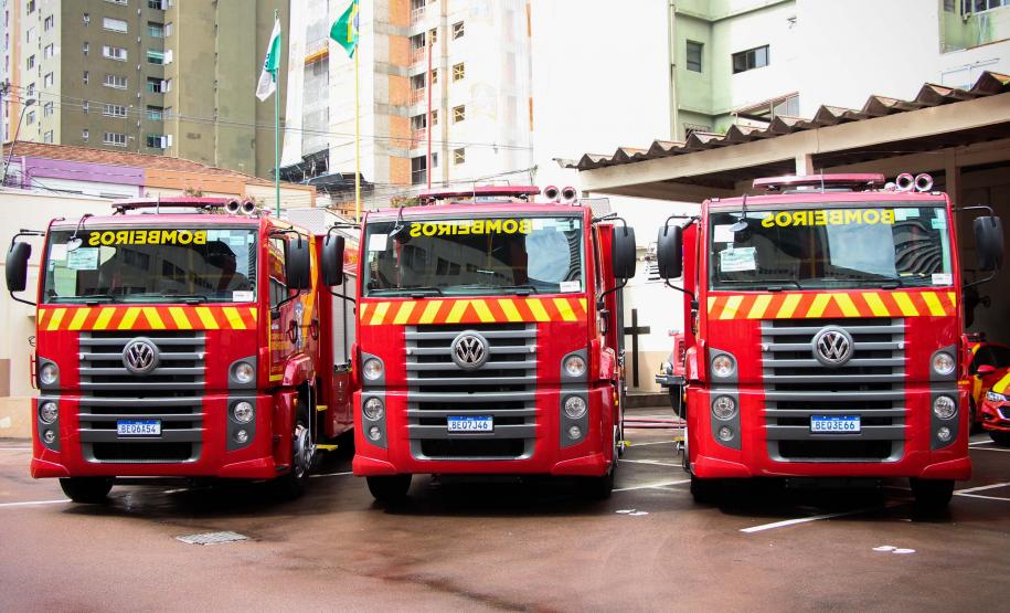 Governador participa de troca de Comando do Corpo de Bombeiro e entrega novas viaturas em Curitiba