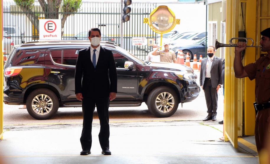 Governador participa de troca de Comando do Corpo de Bombeiro e entrega novas viaturas em Curitiba
