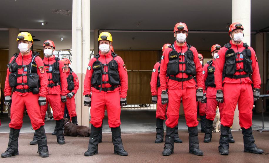 Governador participa de troca de Comando do Corpo de Bombeiro e entrega novas viaturas em Curitiba
