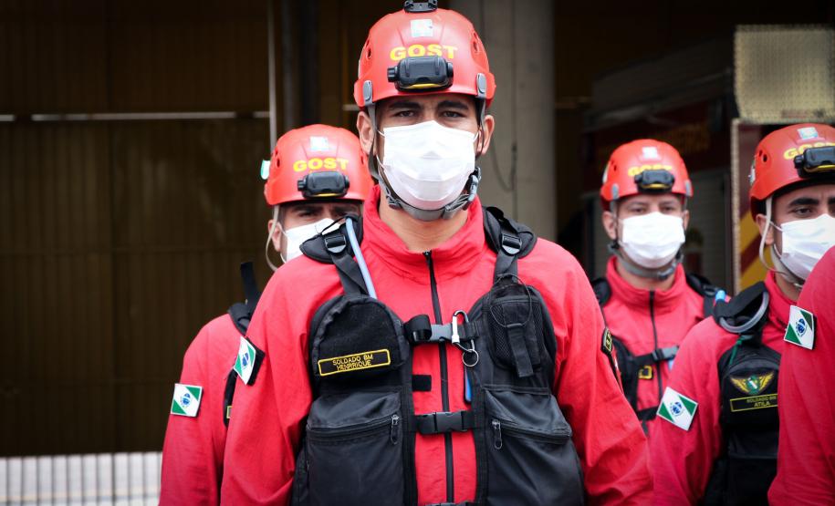 Governador participa de troca de Comando do Corpo de Bombeiro e entrega novas viaturas em Curitiba