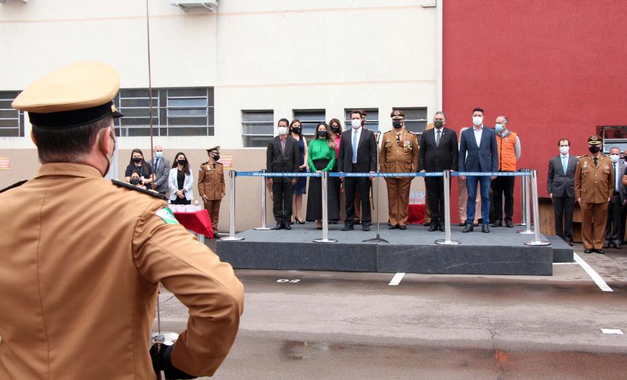 Governador participa de troca de Comando do Corpo de Bombeiro e entrega novas viaturas em Curitiba