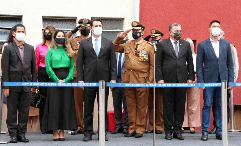 Governador participa de troca de Comando do Corpo de Bombeiro e entrega novas viaturas em Curitiba