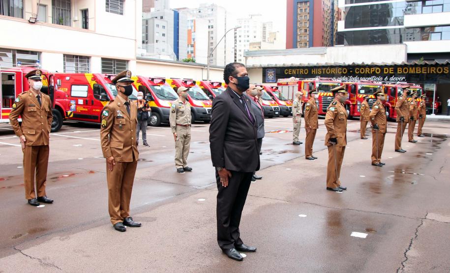 Governador participa de troca de Comando do Corpo de Bombeiro e entrega novas viaturas em Curitiba