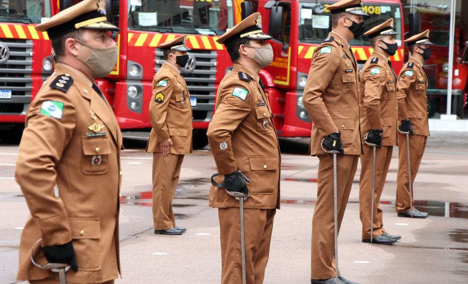 Governador participa de troca de Comando do Corpo de Bombeiro e entrega novas viaturas em Curitiba