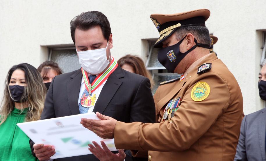 Governador participa de troca de Comando do Corpo de Bombeiro e entrega novas viaturas em Curitiba
