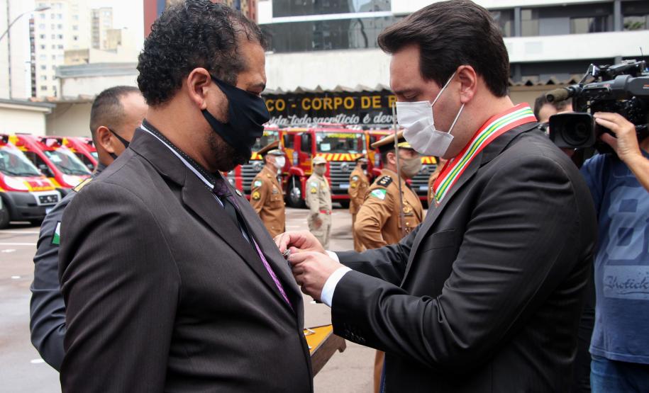 Governador participa de troca de Comando do Corpo de Bombeiro e entrega novas viaturas em Curitiba