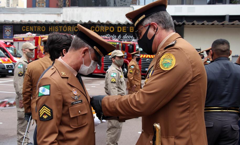 Governador participa de troca de Comando do Corpo de Bombeiro e entrega novas viaturas em Curitiba