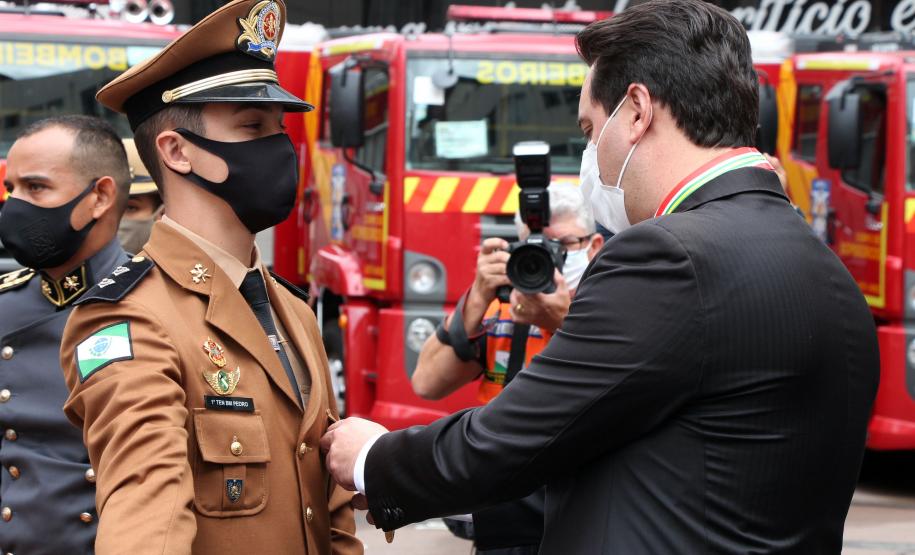 Governador participa de troca de Comando do Corpo de Bombeiro e entrega novas viaturas em Curitiba