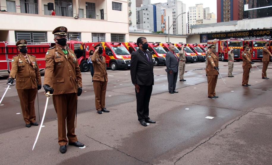 Governador participa de troca de Comando do Corpo de Bombeiro e entrega novas viaturas em Curitiba