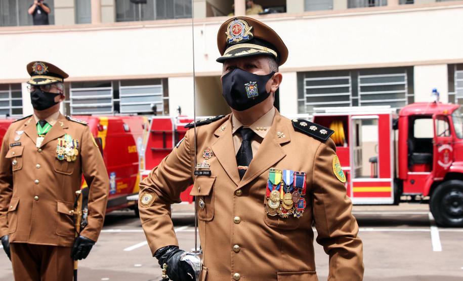 Governador participa de troca de Comando do Corpo de Bombeiro e entrega novas viaturas em Curitiba