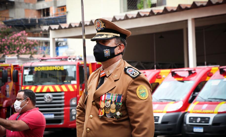 Governador participa de troca de Comando do Corpo de Bombeiro e entrega novas viaturas em Curitiba
