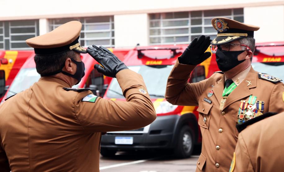 Governador participa de troca de Comando do Corpo de Bombeiro e entrega novas viaturas em Curitiba